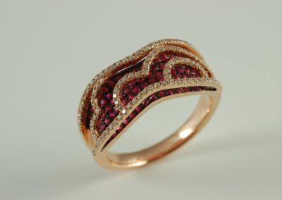 18 kt yellow gold ring with ruby and diamond