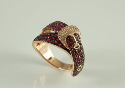 18 kt gold ring with ruby and diamond
