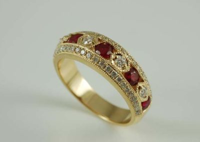 18 kt gold with ruby and diamond