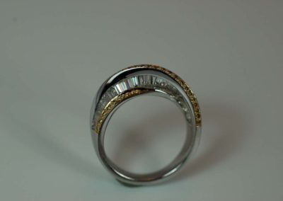 18 kt white and yellow gold with diamond baguettes