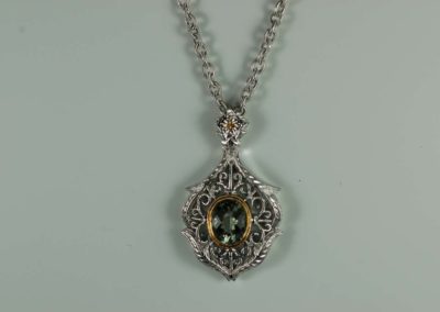 Sterling silver and 18 kt gold necklace with green amethyst