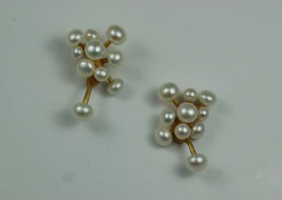 14 kt yellow gold pearl earrings