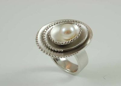 Sterling silver ring with pearl