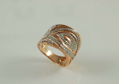 14 kt rose gold diamond ring