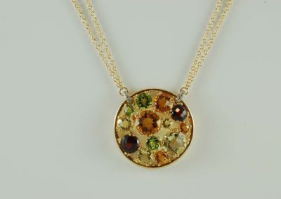 18 kt gold multi stone diamond and peridot necklace