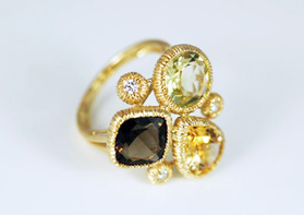 14 kt yellow gold ring with colored stone and diamond