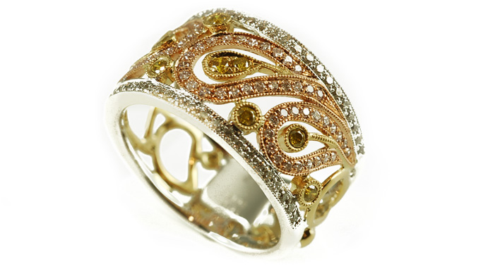 18 kt white, yellow, and rose gold ring with natural colored diamonds