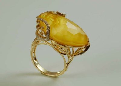 14 kt yellow gold ring with citrine and diamond