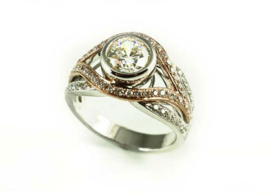 14 kt white and rose gold diamond ring