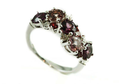 14 kt white gold ring with mixed garnets and diamond