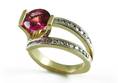 14 kt yellow gold ring with pink tourmaline and diamond