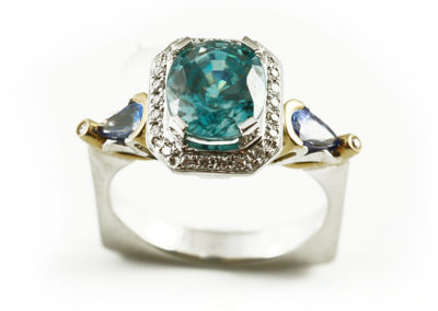 18 kt white and yellow gold blue zircon ring with diamond and tanzanite