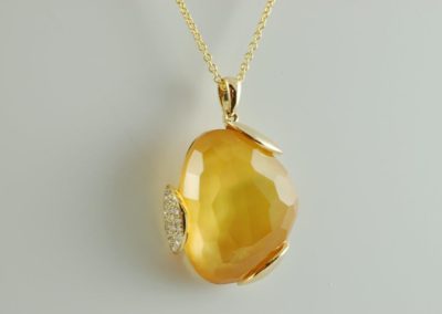 citrine and diamond pendant in 18kt yellow gold