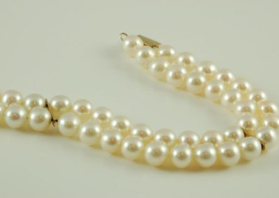 pearl bracelet