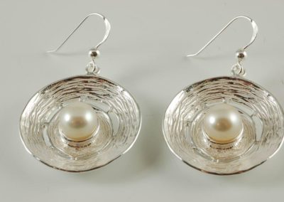 pearl earrings 1