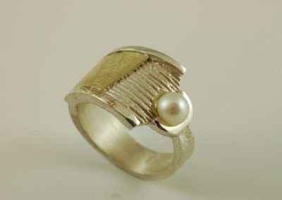 pearl ring 1